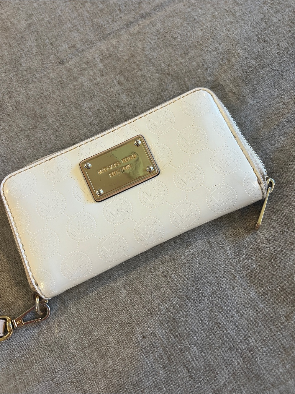 Michael Kors White Zip-Around Wristlet Wallet with Gold Plaque